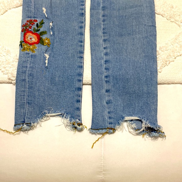 ZARA Floral Embroidered Distressed Bottom Jeans - Picture 5 of 5